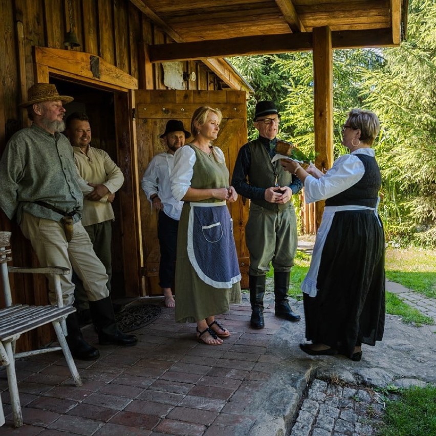 Gm. Miłoradz. Kolejne Retro Żniwa w Dawnej Wozowni [ZDJĘCIA]. Tradycji stało się zadość wbrew koronawirusowi