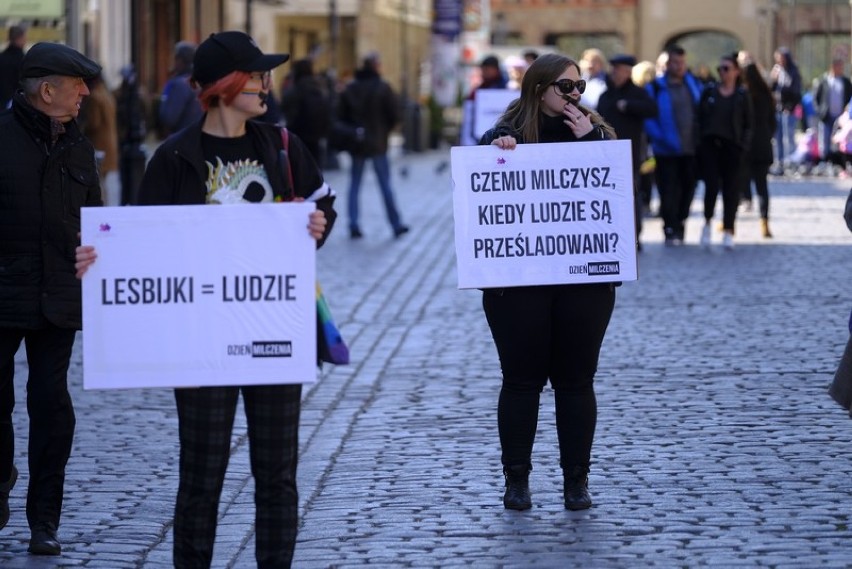 Dzień Milczenia w Toruniu. Tak protestowali przeciwko homofobii ZDJĘCIA