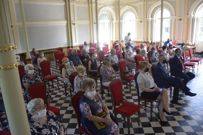 Impreza pn. Koncert papieski" odbyła się w sali kolumnowej...