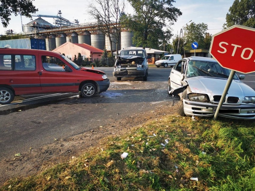 Zderzenie trzech aut w Osięcinach