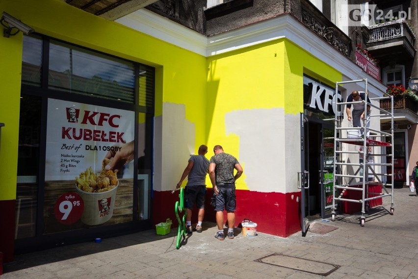 Plac Kościuszki. Żółty kolor znika z restauracji KFC [ZDJĘCIA]