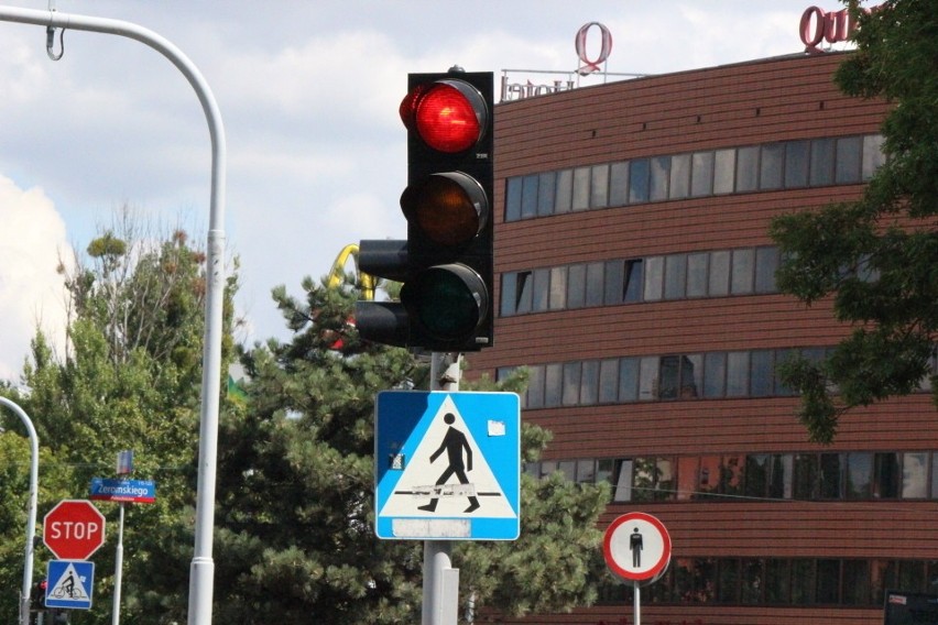 Znaki drogowe w Łodzi: brudne i zniszczone