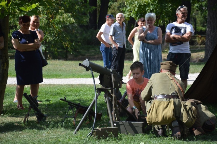 Bełchatów: Piknik militarno-historyczny przy muzeum [ZDJĘCIA, WIDEO]