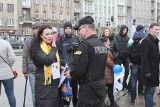 Łódzcy studenci solidarni z Ukraińcami - pikieta na pl. Dąbrowskiego [ZDJĘCIA]