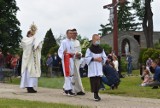 Chocz. Symboliczna procesja przy kościele zamiast tradycyjnego, uroczystego pochodu ulicami miasta [ZDJĘCIA]