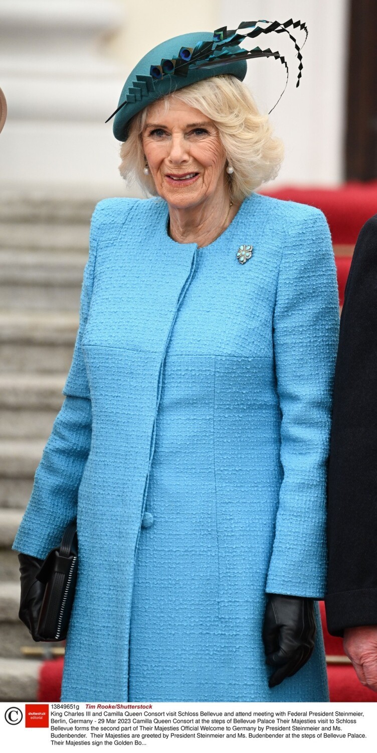 Królowa małżonka stawia na intensywne kolory.