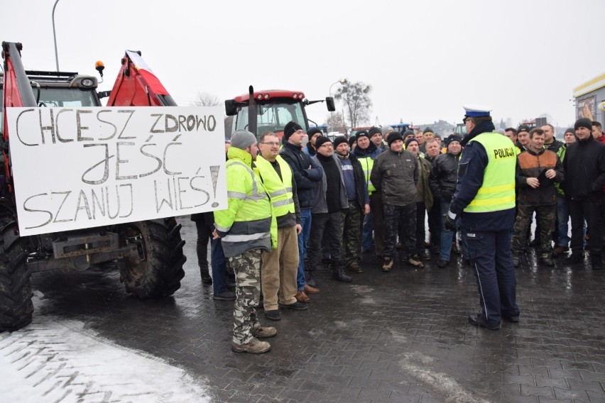 Protest rolników na drodze krajowej nr 11.