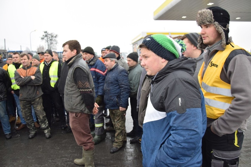 Protest rolników na drodze krajowej nr 11.