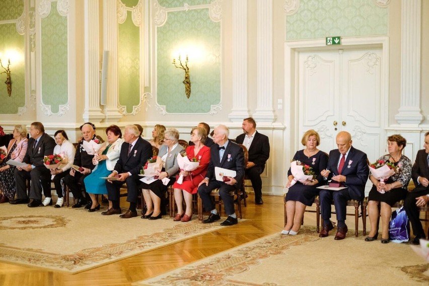 Prezydent Białegostoku odznaczył medalami za długoletnie pożycie małżeńskie 49 par (zdjęcia)