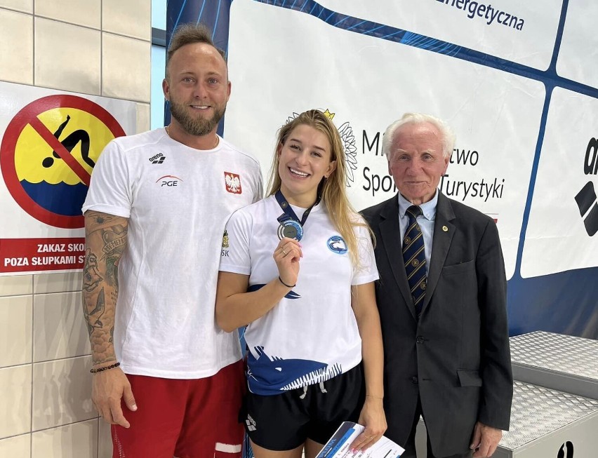 Paulina Cierpiałowska z trzema medalami na MP juniorów w pływaniu. Na koniec została wicemistrzynią w kraulu na 100 metrów