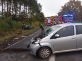 Wypadek dwóch samochodów osobowych na drodze wojewódzkiej 302 w okolicach skrzyżowania na Chrośnice