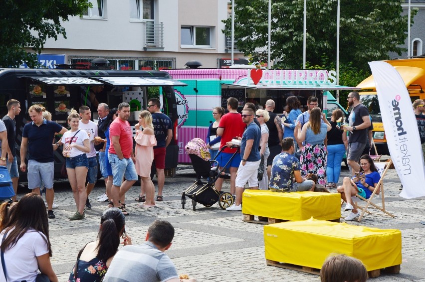 Food trucki zaparkowały w Zielonej Górze. Pierwszy dzień Food Truck Fest za nami! [ZDJĘCIA]