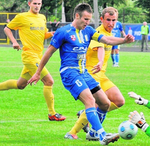 W poprzedniej rundzie Bruk-Bet pokonał Olimpię Elbląg 3:2