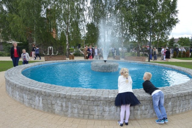 Nowy plac imienia księdza Rajskiego w Strzebielinie