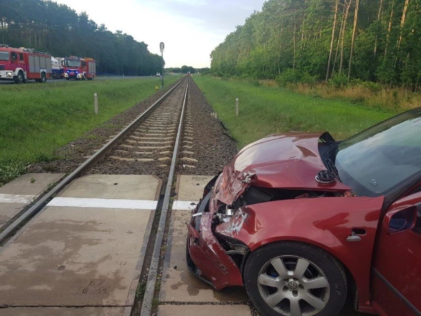 Zderzenie szynobusa z samochodem na linii Wągrowiec-Poznań. Jakie są ustalenia policji?