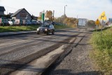 Ulica Jastrzębska w Wodzisławiu Śl.: Frezują nawierzchnię, będzie nowy asfalt [ZDJĘCIA]