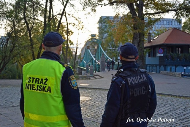 Ponad 100 mandatów w weekend za brak zasłaniania ust i nosa. Opolska policja nie próżnuje