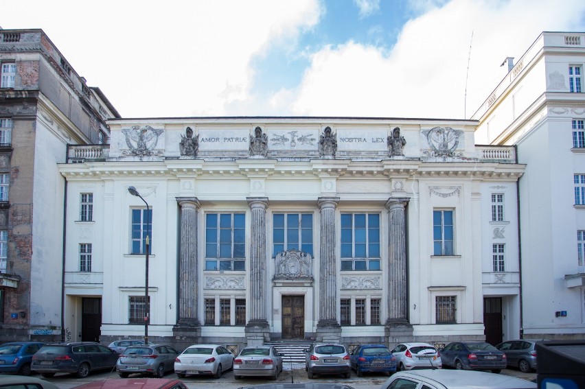 Zabytkowa Biblioteka Ordynacji Krasińskich nadal opuszczona....