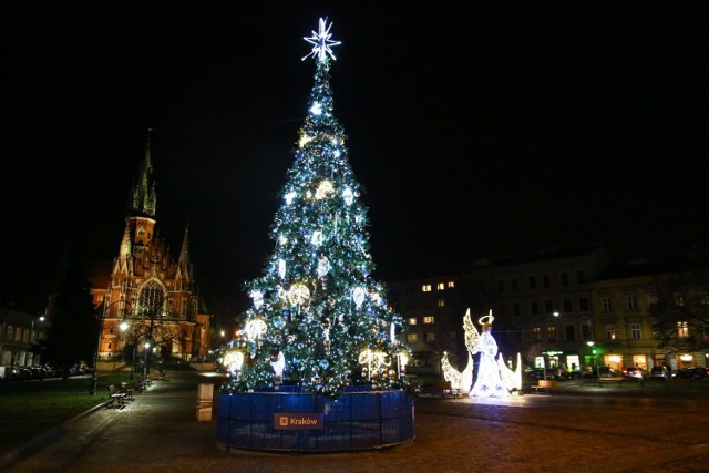 Na Rynku Podgórskim pojawiły się świąteczne ozdoby i iluminacja.