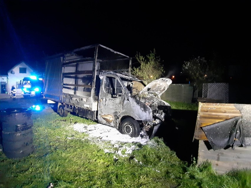 Pożar samochodu na trasie Wiele - Kliczkowy