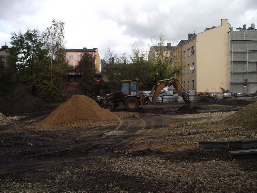 Budują parking między ulicą Modrzejowską i Małachowskiego [ZDJĘCIA]