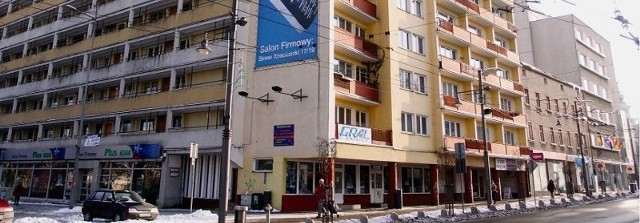 Styczeń 2010. Przez lata niewiele się tu zmieniło.  Wśród nowości - duży salon firmy doradztwa finansowego