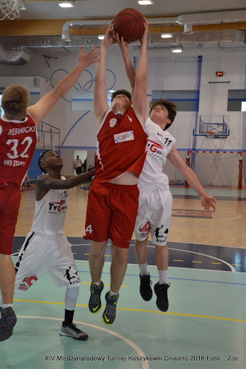 Młodzi stargardzcy koszykarze na podium międzynarodowego turnieju w Gnieźnie