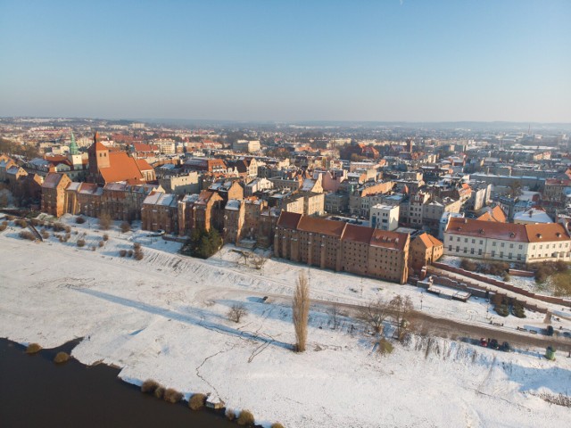 Tak wygląda nadwiślański krajobraz w Grudziądzu zimą. Zobacz zdjęcia z drona!