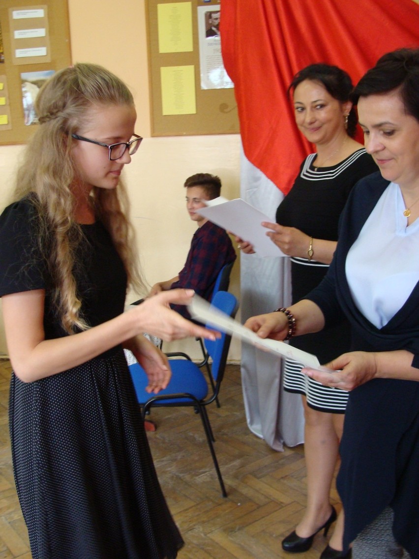 W Szkole Podstawowej nr 4 w Wieluniu zorganizowano Międzypowiatowy Konkurs Recytatorski[ZDJĘCIA, WYNIKI]