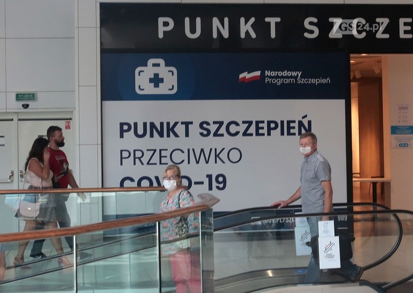 Szczepienia w centrum handlowym i aptekach w Szczecinie? Ilu zaszczepionych w regionie?