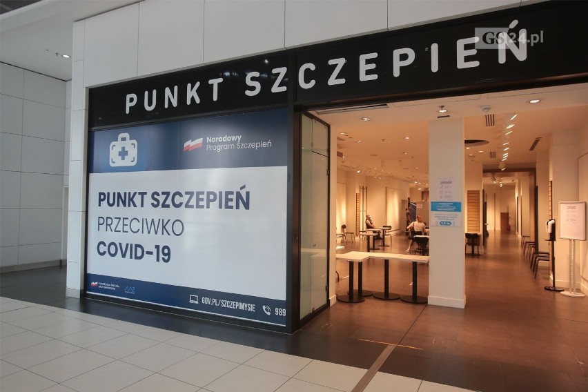 Szczepienia w centrum handlowym i aptekach w Szczecinie? Ilu zaszczepionych w regionie?