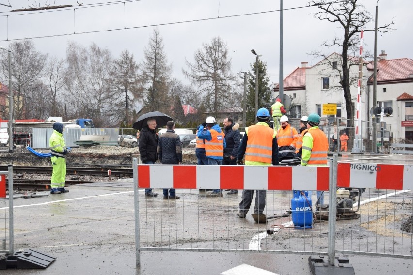 Tymczasowy przejazd przez tory w Zabierzowie zostanie...