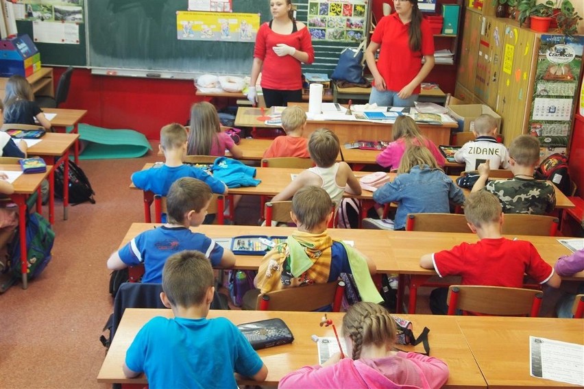 Czarnocin: Gimnazjalistki uczyły pierwszej pomocy