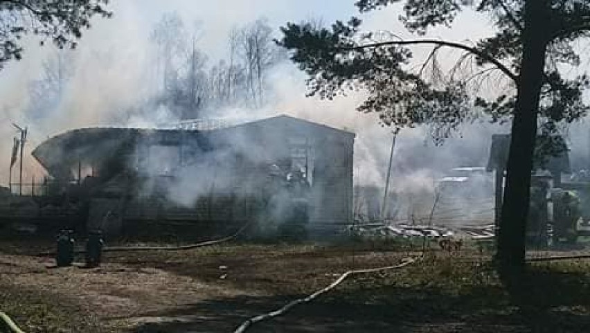 Gm. Gomunice: Pożar domu w miejscowości Paciorkowizna. 100 tys. zł strat [ZDJĘCIA]