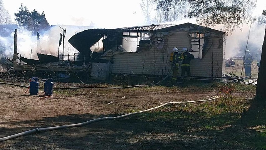 Gm. Gomunice: Pożar domu w miejscowości Paciorkowizna. 100 tys. zł strat [ZDJĘCIA]