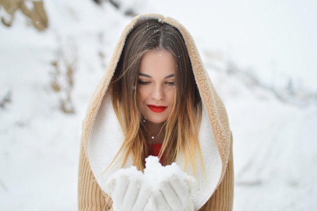 Zimą skóra traci dwa razy więcej wody niż latem. Dlatego pielęgnacja twarzy o tej porze roku jest bardzo ważna.