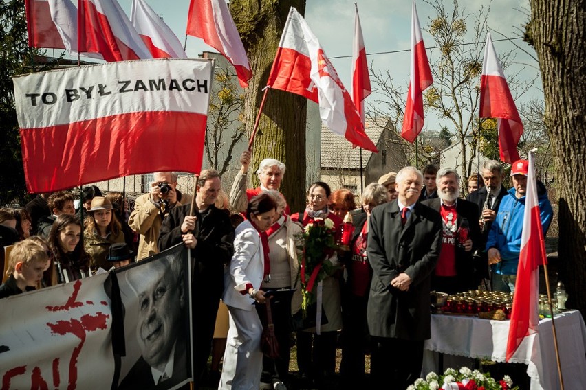 Odsłonięcie Pomnika Pamięci Ofiar Katynia i Smoleńska w Biezdrowie [GALERIA]