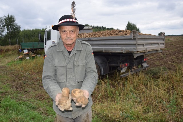 Edward Kubowicz z Konradowa nastawił się na produkcję ziemniaków, które teraz będzie mógł bezpłatnie spredawać na wyznaczonych targowiskach.