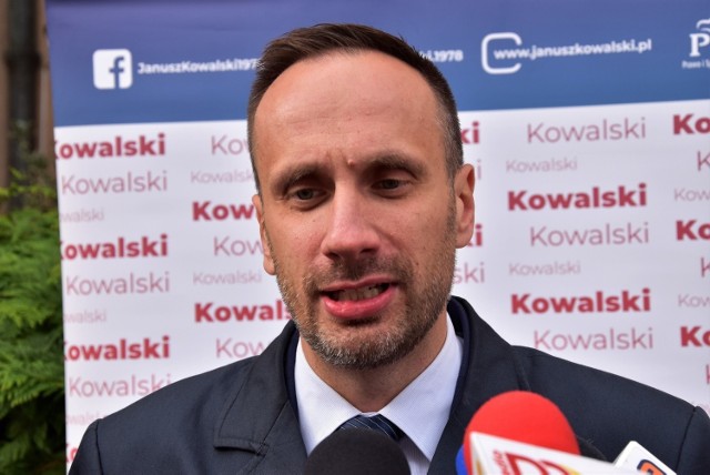 Janusz Kowalski, wiceminister aktywów państwowych, brał udział w konferencji, które jeden z uczestników okazał się nosicielem koronawirusa