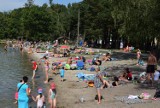 Wreszcie pogoda! Tłumy na plażach w regionie. Mieszkańcy wypoczywają w Wielu w gminie Karsin | ZDJĘCIA, WIDEO