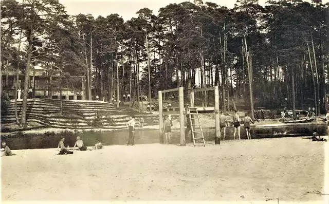 Leśna Gospoda nad basenem Bukowno, lato 1938 lub 39 r. (Nr. 583-F-81), źródło: "Dzieje Bukowna"