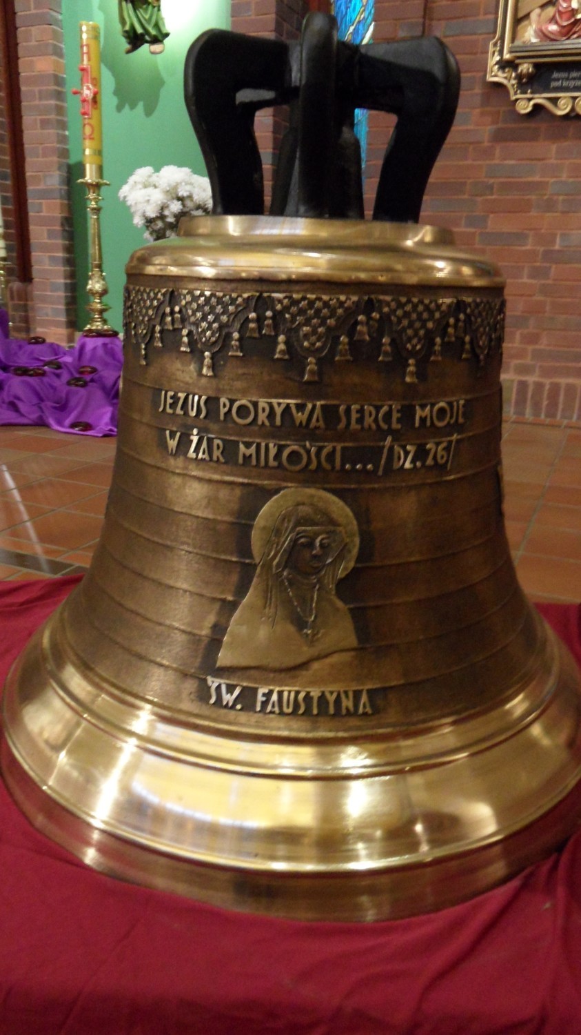 Dzwony w kościele Miłosierdzia Bożego w Tychach