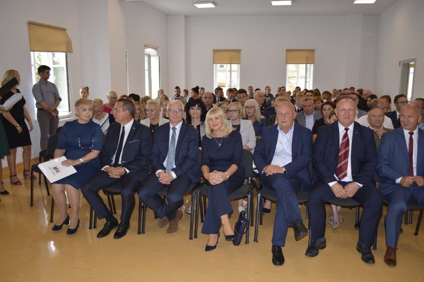 Gminna inauguracja roku szkolnego w Czerninie i ślubowanie nauczycieli [ZDJĘCIA]