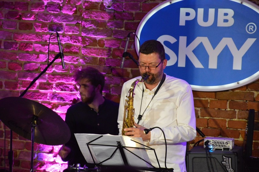 Old Town Jazz w Piotrkowie w pubie Skyy. Na scenie OLA MOŃKO...