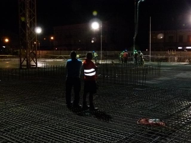 W nocy też pracują na budowie [zdjęcia]