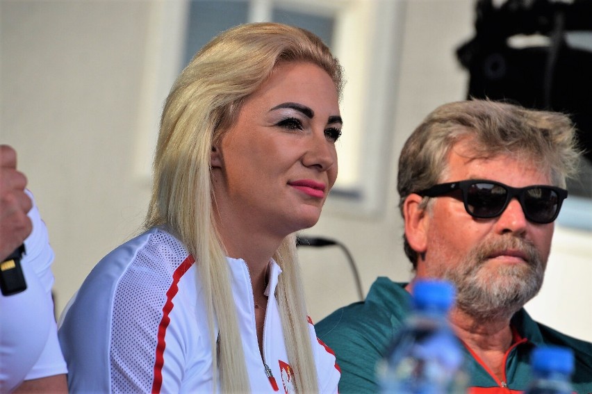 Karolina Kucharczyk ze złotą odznaką „Za zasługi dla sportu”. Medaliści olimpijscy, paraolimpijscy i ich trenerzy wyróżnieni