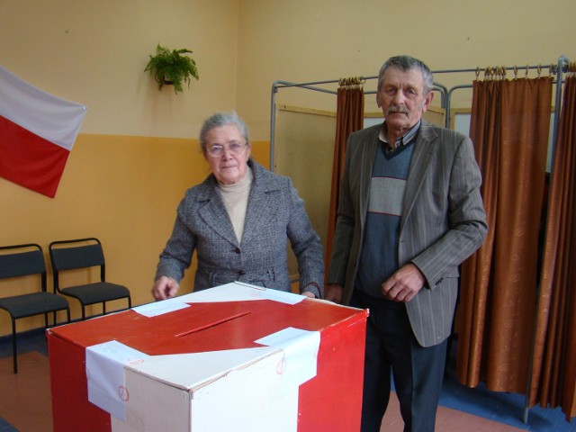 Janina i Władysław Magdziaczykowie we wrześniu 2013 r. głosowali za nową gminą. - Od pięciu lat nie możemy się doprosić o 300 metrów asfaltu. Gdyby Szczawa rządziła się sama, byłoby łatwiej - mówią