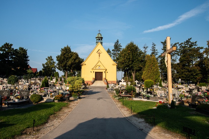 Grobowiec dzieci zmarłych przed narodzeniem znajduje się po...