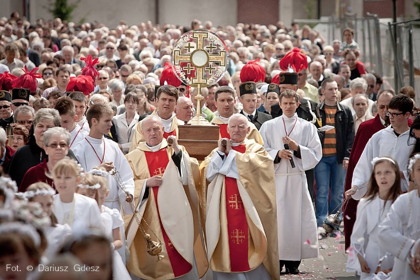 Wałbrzych: Tysiące wiernych na procesjach Bożego Ciała