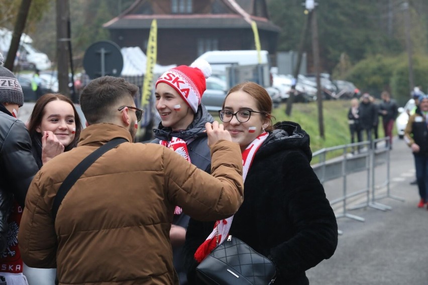 Zobacz kolejne zdjęcia. Przesuwaj zdjęcia w prawo - naciśnij...